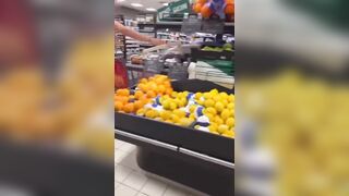 La zoccola tedesca scopata al supermercato