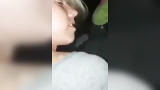 Un bel cazzo in auto per la moglie di un finocchio