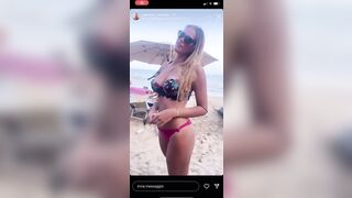 Manuela modella italiana in bikini al mare