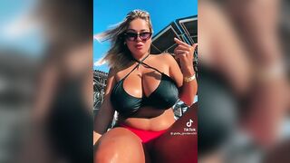 Giulia ragazza italiana tettona di Tiktok