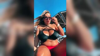 Giulia ragazza italiana tettona di Tiktok