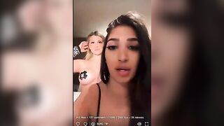 Naomi ed amica tettona si divertono in cam