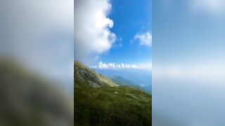 Troia del Sud Tirol che succhia il cazzo ad un turista